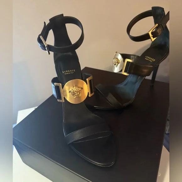 Versace stilettos - Picture 3 of 13